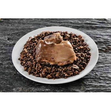 Pork knuckle with wine-grower's lentils
