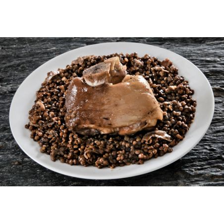 Pork knuckle with wine-grower's lentils