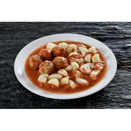 Fleischbällchen in Tomatensauce mit Kartoffeln