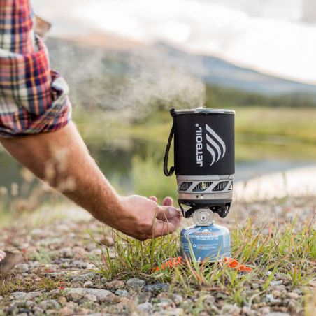 Jetboil MicroMo säätöventtiilillä varustettu kaasukeitin ja 0,8 l:n kuppi