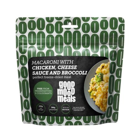 Macaroni, chicken and broccoli with cheese sauce