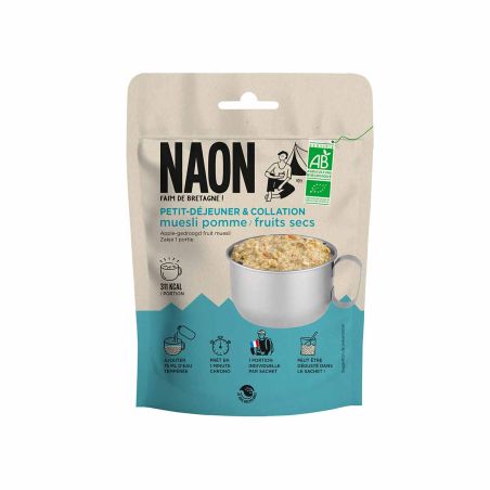 Bio-Müsli mit Äpfeln und Trockenfrüchten