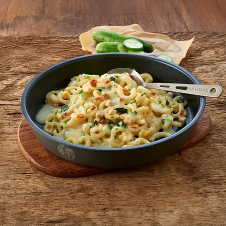 Nudeln in Sahnesauce mit Hähnchen und Spinat