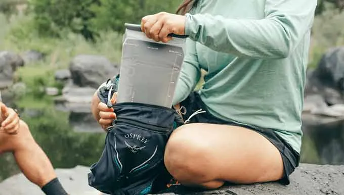 Gourde ou poche à eau : quel système d’hydratation choisir en randonnée ?